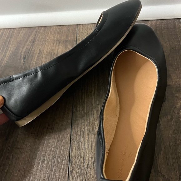 UNIVERSAL THREAD - Black Leather Flats - Women’s Size 8 - Picture 2 of 5